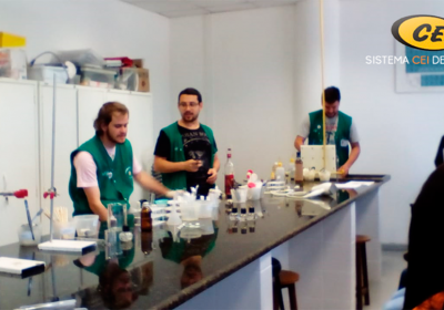 A Turma 1001 visitou o Centro de Ciências da UFJF dia 13/08